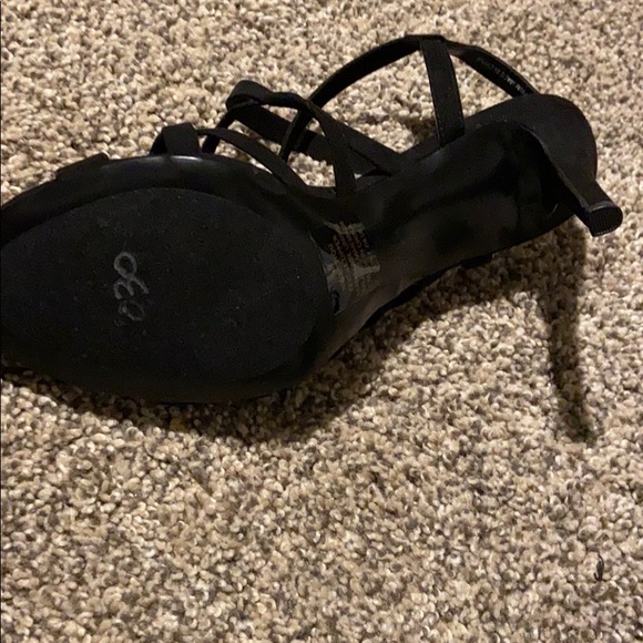 Heels - Picture 4 of 4